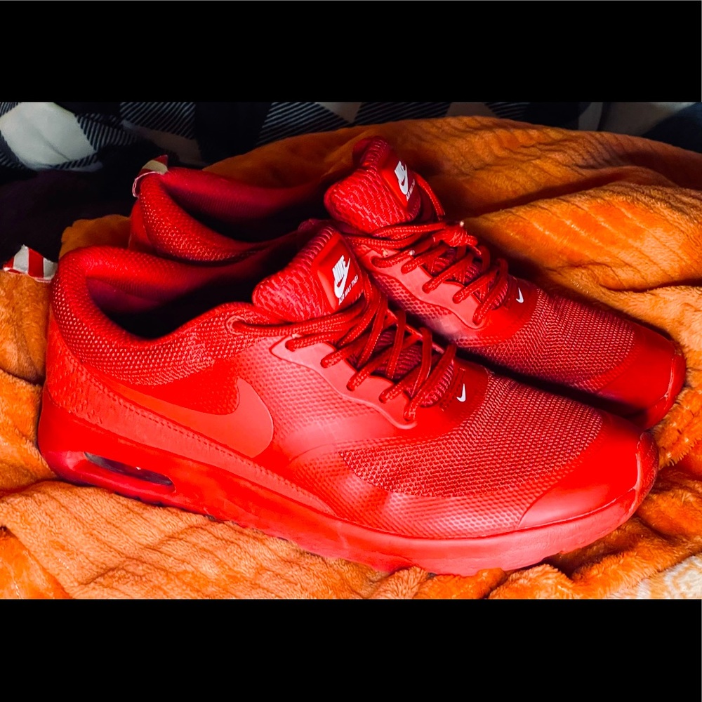 SOLID RED NIKE AIR MAX THEA SNEAKERS